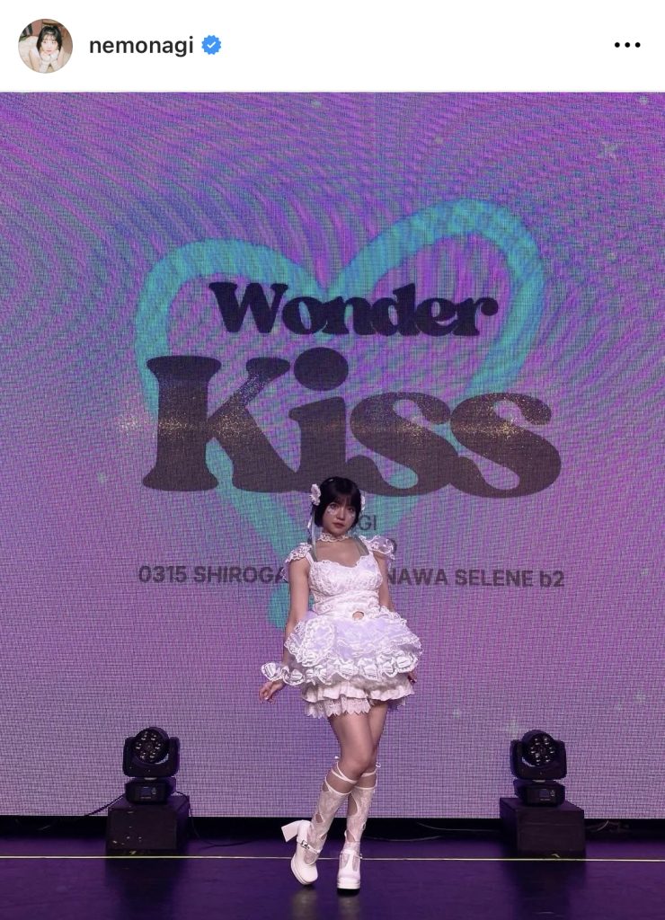 生誕祭のステージで記念撮影