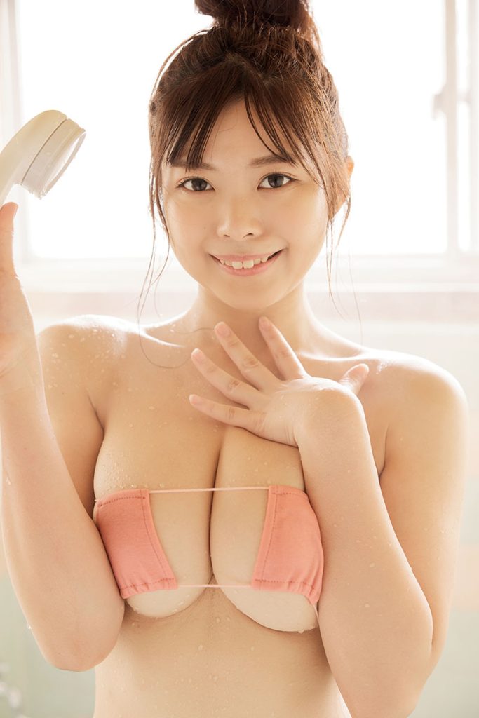 グラビアアイドル小日向ゆりイメージDVD「ぷるぷるゆりぴ」より