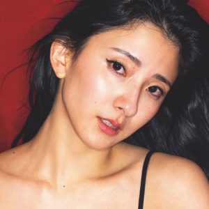 恋愛リアリティショーでも話題…初代“モテクイーン”が『週プレ』グラビア初登場