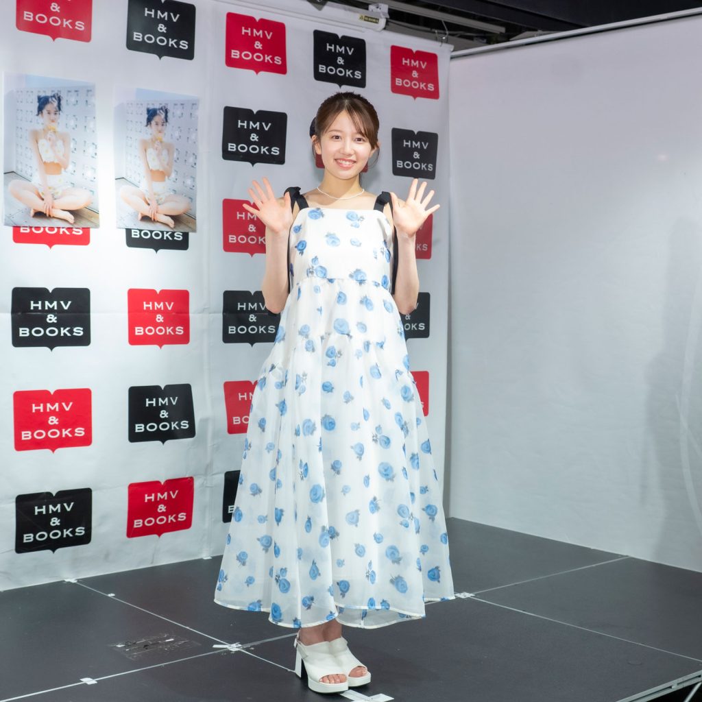 AKB48・正鋳真優が1st写真集『付き合ってください』(双葉社)発売記念取材会に出席