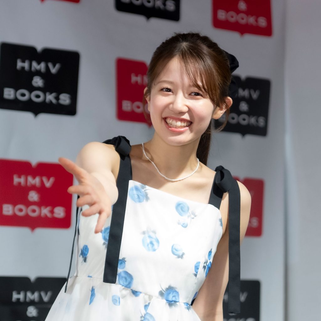 AKB48・正鋳真優が1st写真集『付き合ってください』(双葉社)発売記念取材会に出席