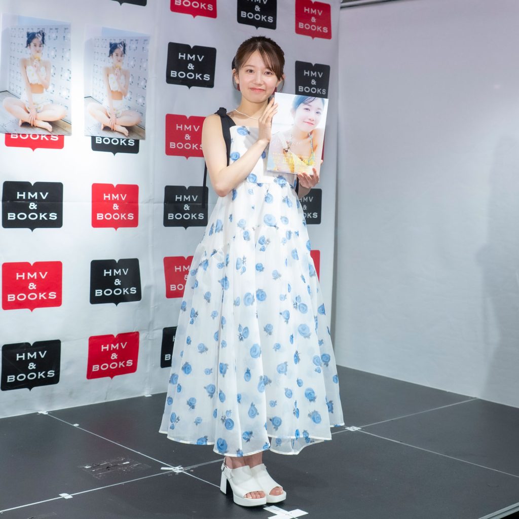 AKB48・正鋳真優が1st写真集『付き合ってください』(双葉社)発売記念取材会に出席