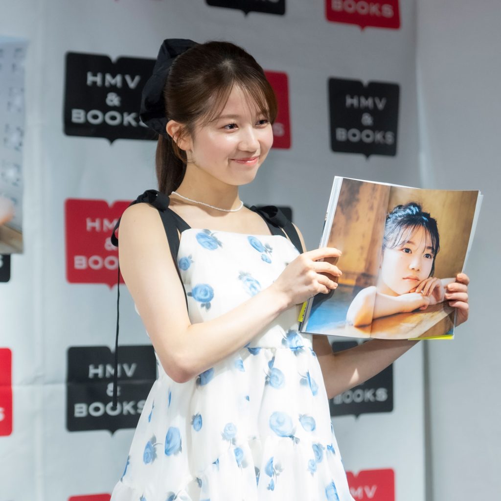 AKB48・正鋳真優が1st写真集『付き合ってください』(双葉社)発売記念取材会に出席