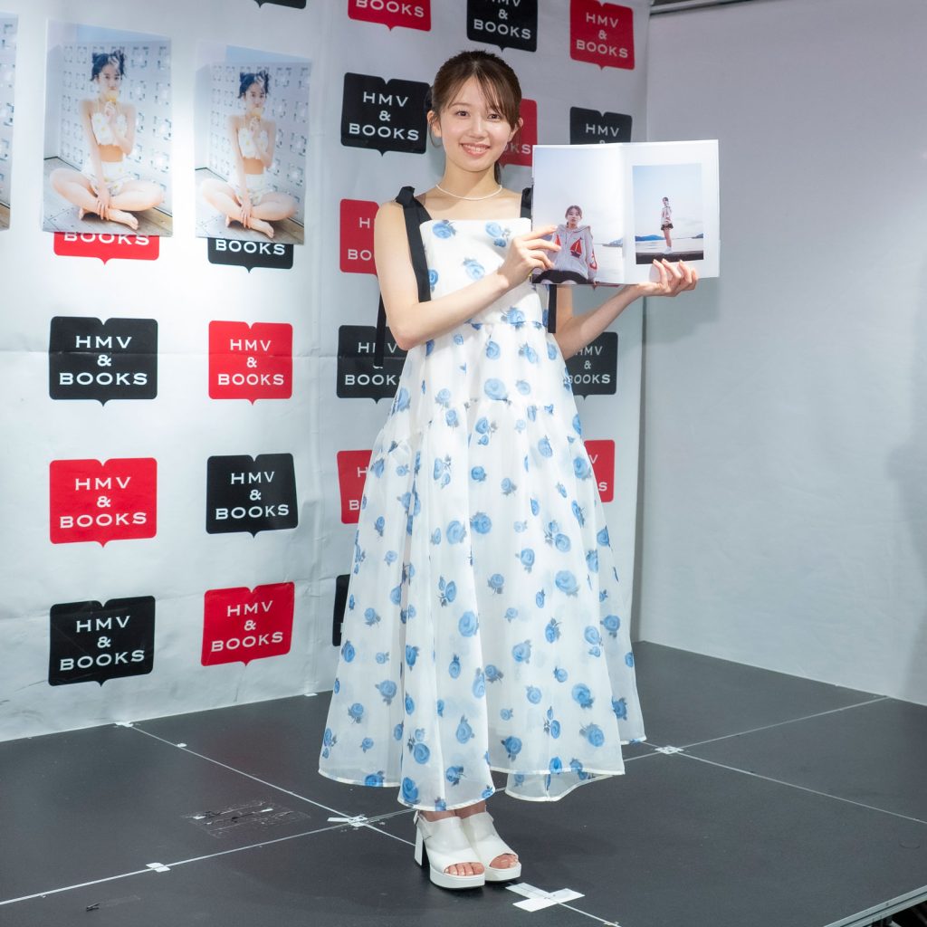 AKB48・正鋳真優が1st写真集『付き合ってください』(双葉社)発売記念取材会に出席