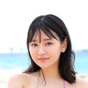 アイドルグループ「イイトコドリ」桜木美緒、カラフルビキニで美ボディーあらわ