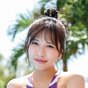 フロントざっくり変型競泳水着姿…新人グラビアアイドル栗田すみれの2nd DVD