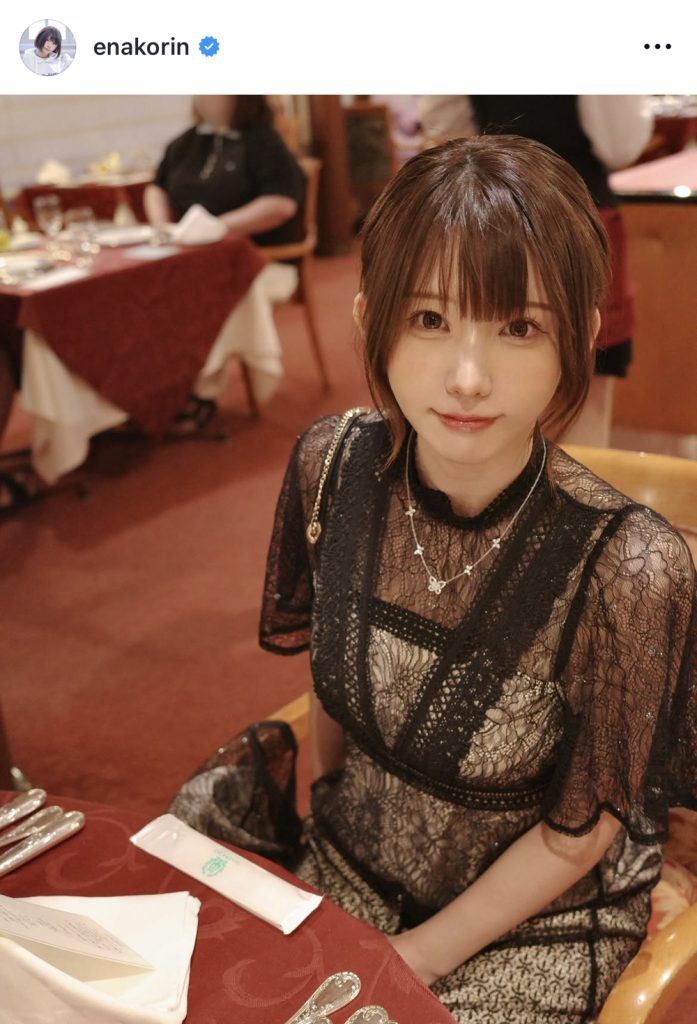 ドレス姿でクルージングディナーへ