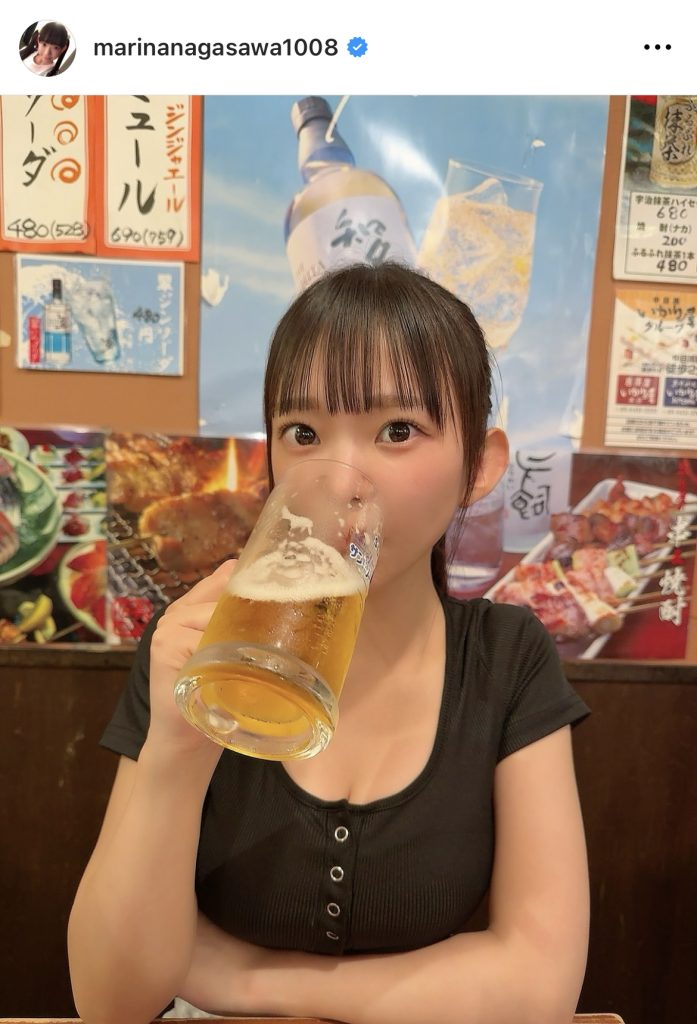 ビールを飲み干す長澤茉里奈の“合法ロリ”カット