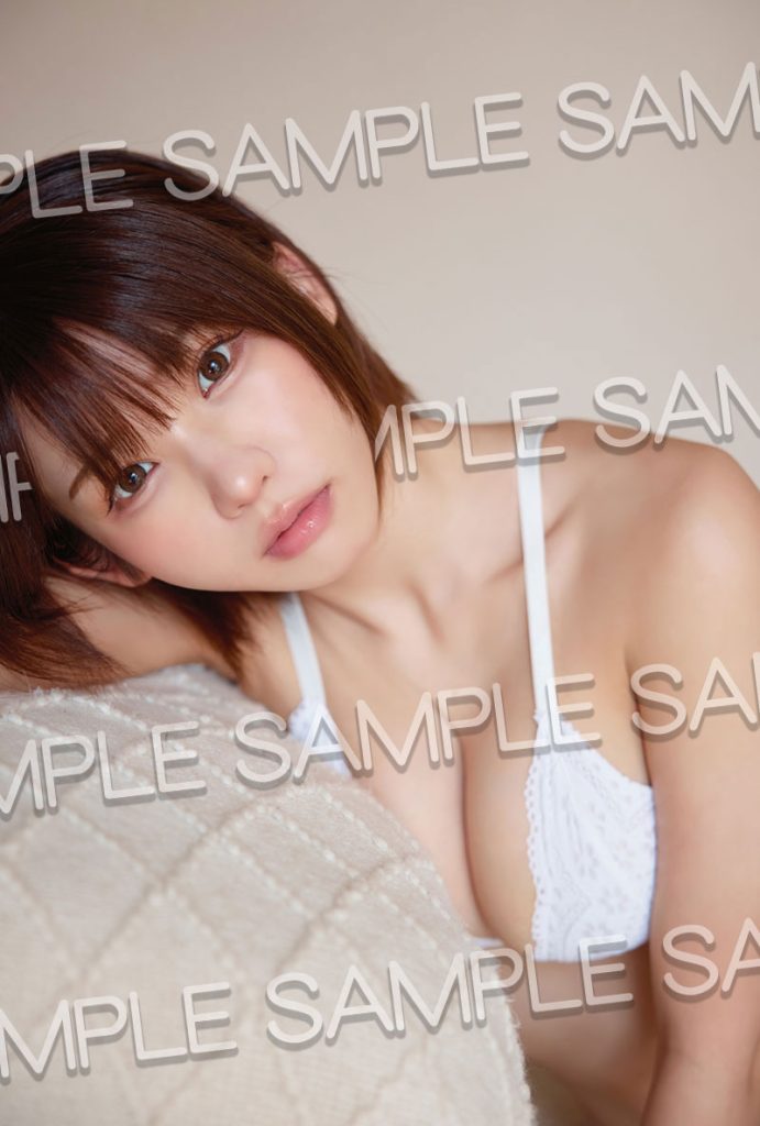 『BUBKA9月号』セブンネットショッピング限定特典、えなこポストカードA