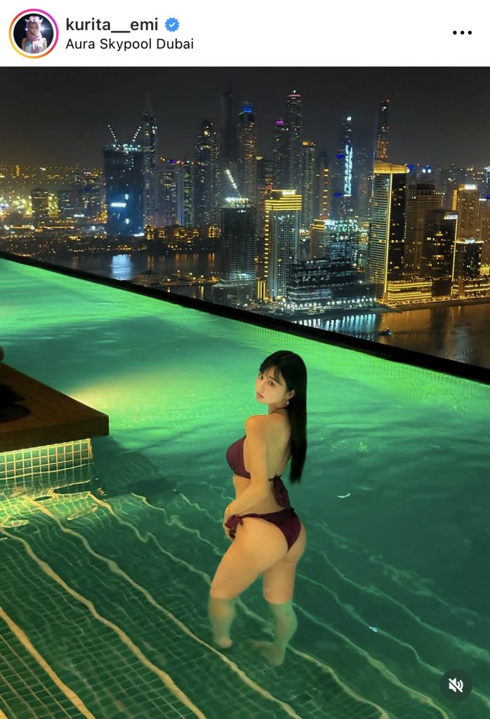 ドバイでのビキニカットも公開