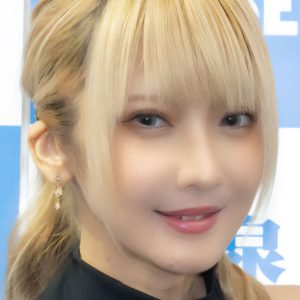 火将ロシエル、胸元ザックリ＆ハイレグ衣装を披露「いつもと違った雰囲気でカワイイ」「超絶おキレイですね」