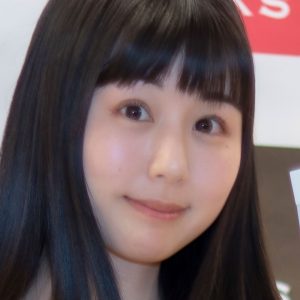 くりえみ、鮮やかなビキニ姿で完璧なSラインを披露「カワイ過ぎ」「美しい！」「愛してる」「S字がステキ」