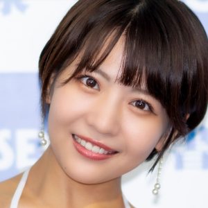 佐々木萌香がキュートな笑顔×色っぽいビキニ姿を披露「笑顔がステキ」「カワイイ」「色っぽい」「美人さん」