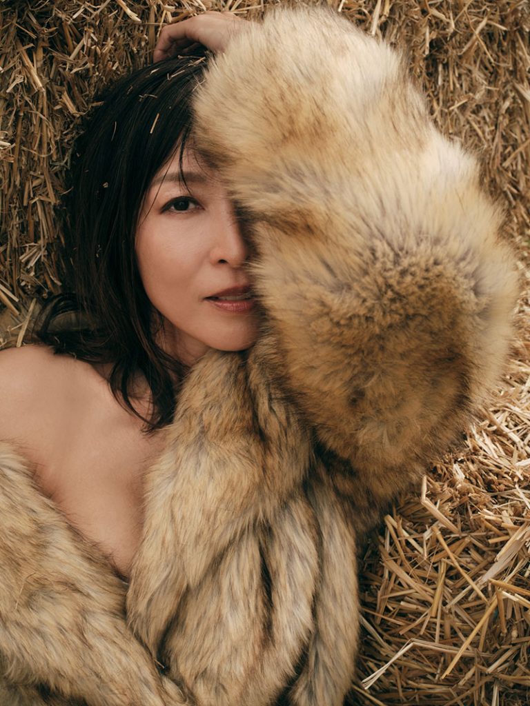 かとうれいこ写真集『AROUND』より