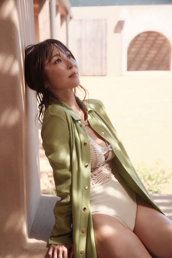 かとうれいこ写真集『AROUND』より