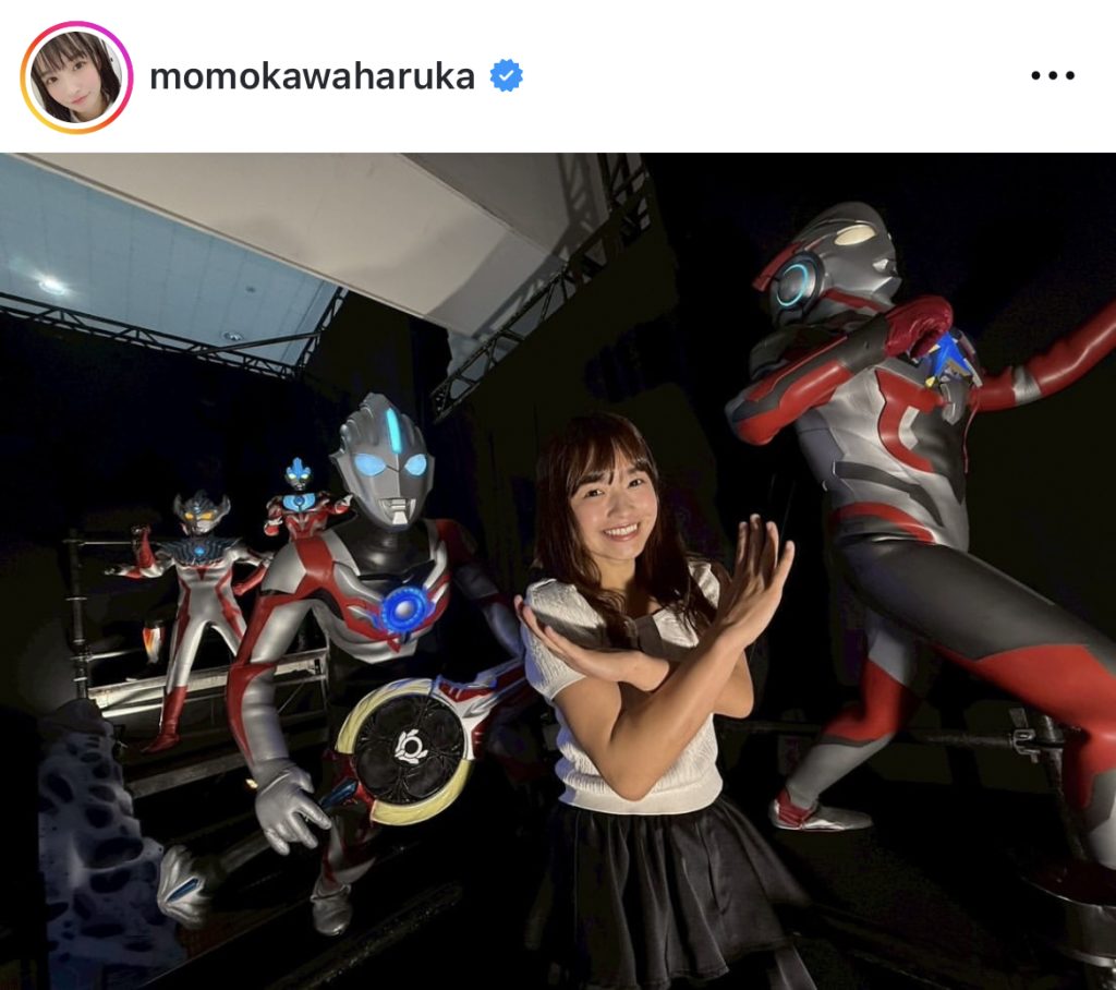 ウルトラマンたちと一緒にノリノリでポーズを決める