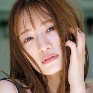 元乃木坂46中田花奈『週刊FLASH』表紙を飾る！大人の艶っぽさを感じさせるグラビアショット