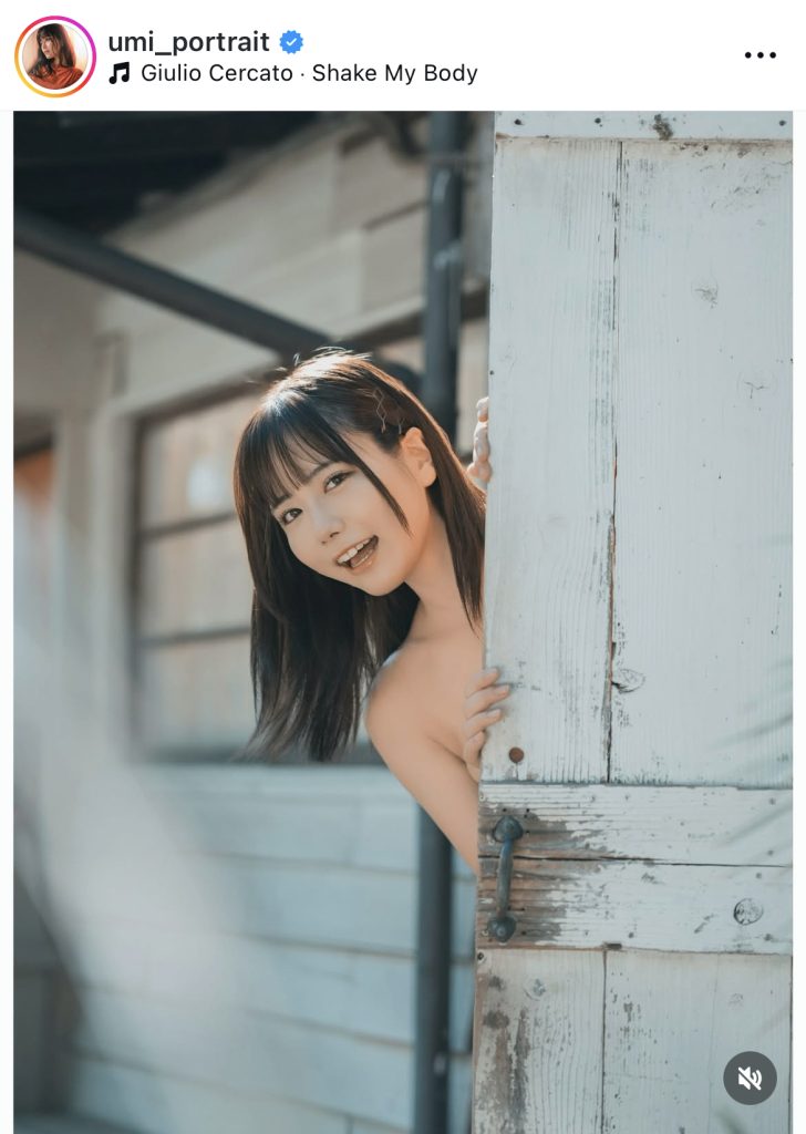 ドアの向こうからひょっこり