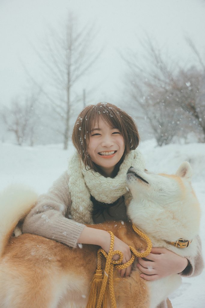 秋元真夏フォトブック『淡淡(あわあわ)』(幻冬舎)より