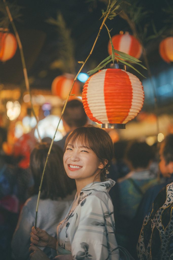秋元真夏フォトブック『淡淡(あわあわ)』(幻冬舎)より