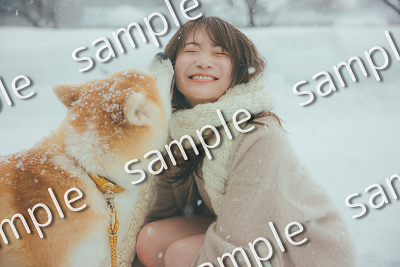 秋元真夏フォトブック『淡淡(あわあわ)』(幻冬舎)イベント参加特典ステッカー(1冊券のみ進呈)