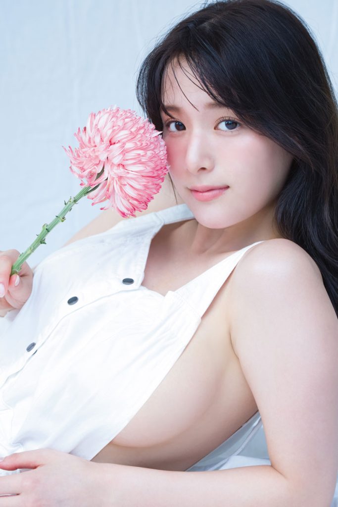 葉月くれあ1st写真集『clarus』より