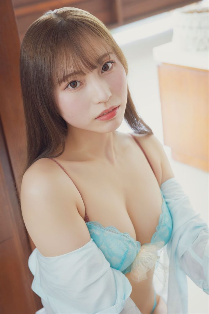 『川越紗彩1st写真集 なんとかなるなる』より