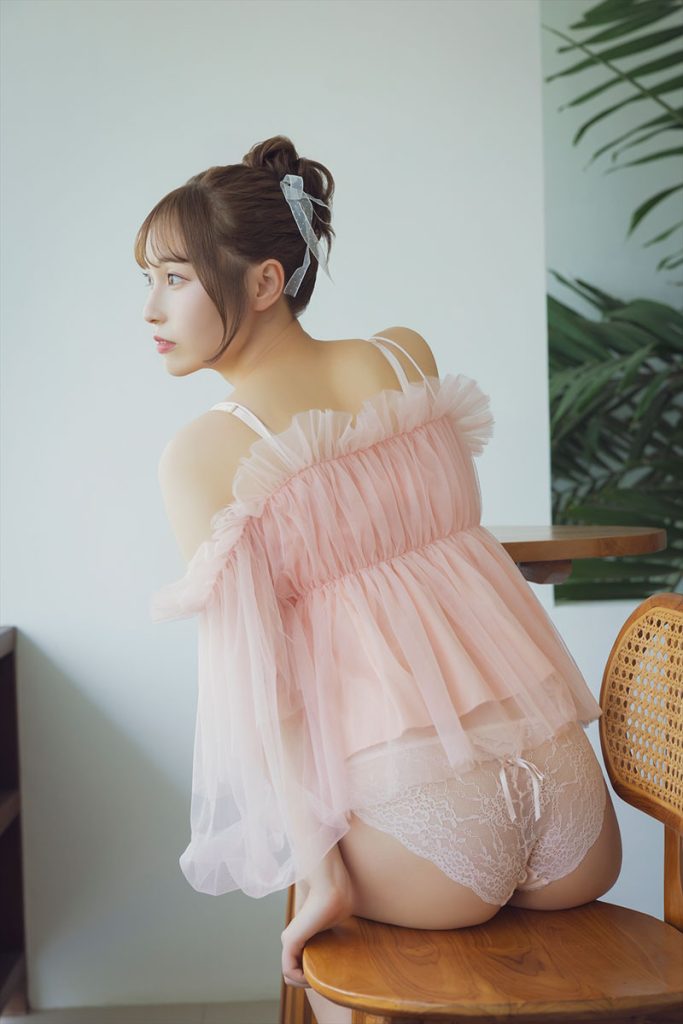 『川越紗彩1st写真集 なんとかなるなる』より