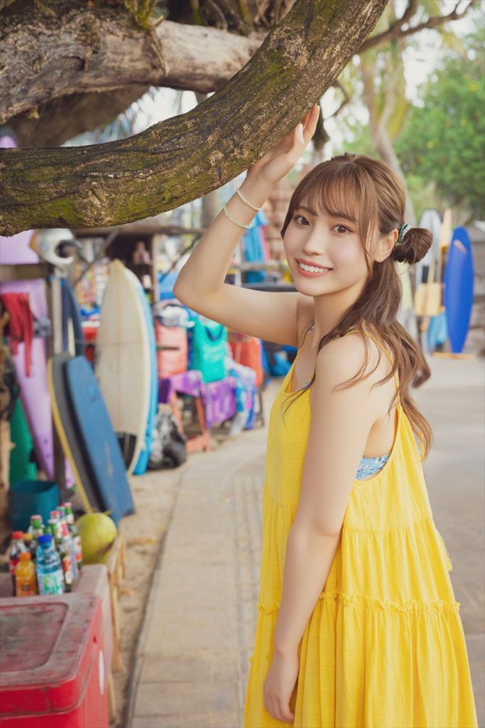 『川越紗彩1st写真集 なんとかなるなる』より