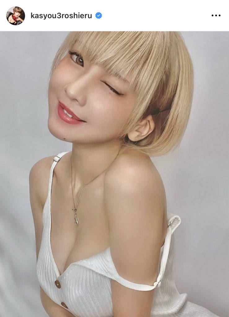 「2025年自分が選ぶ今年上半期の4枚」2枚目は肩出しがセクシーなカット