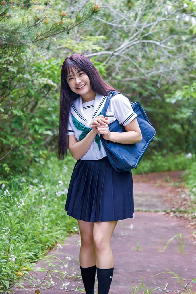 グラビアアイドル西本ヒカルイメージDVD「笑顔の魔法」より