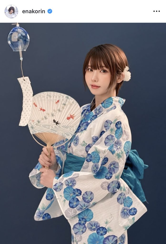 浴衣と風鈴が日本の夏を感じさせる