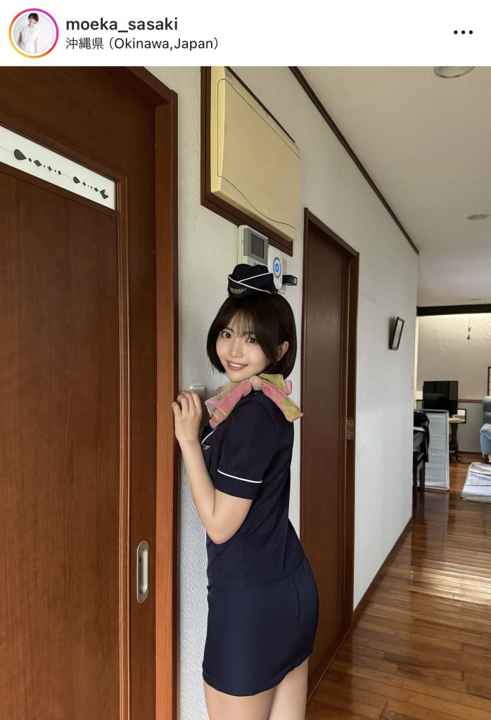 振り向いた姿も色っぽい佐々木萌香