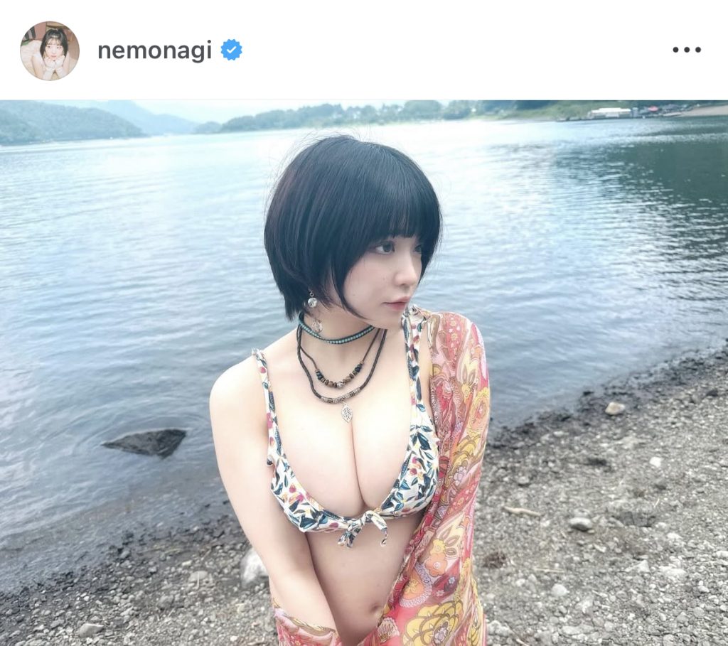 根本凪がビキニ姿を披露した