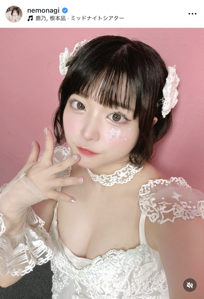 真っ白な衣装がとてもキュート