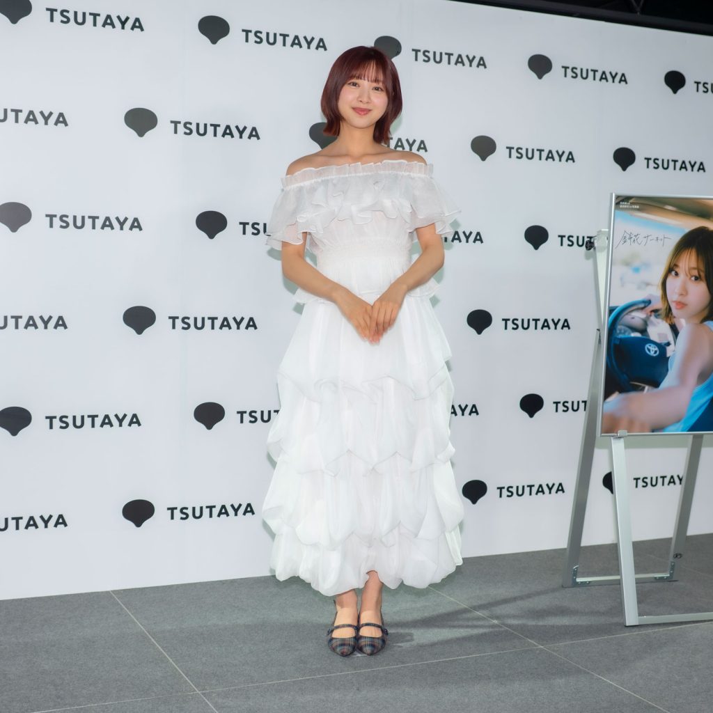 日向坂46・富田鈴花1st写真集『鈴花サーキット』発売記念取材会より