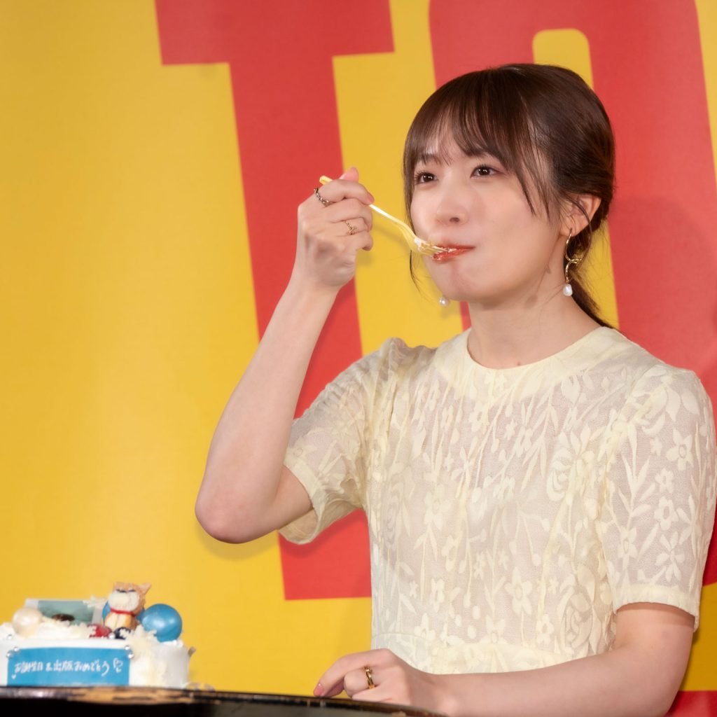 秋元真夏フォトブック『淡淡(あわあわ)』(幻冬舎)発売記念取材会より