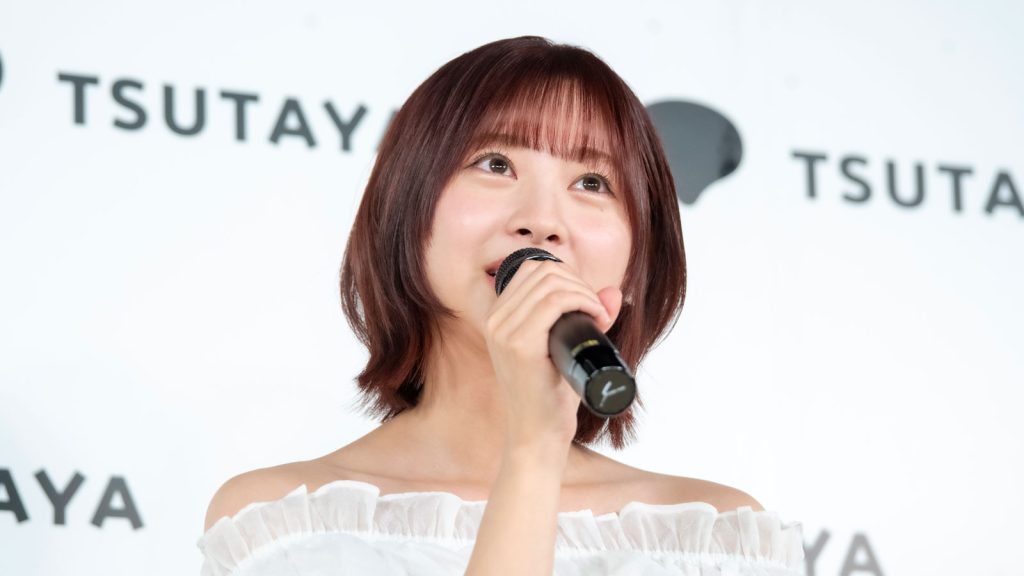 日向坂46・富田鈴花1st写真集『鈴花サーキット』発売記念取材会より