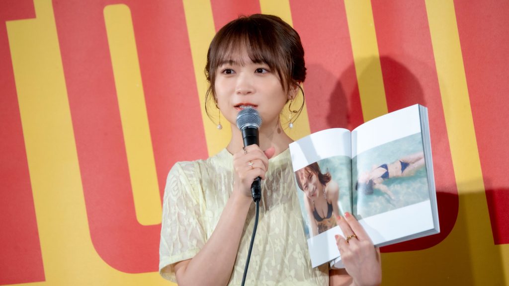 秋元真夏フォトブック『淡淡(あわあわ)』(幻冬舎)発売記念取材会より