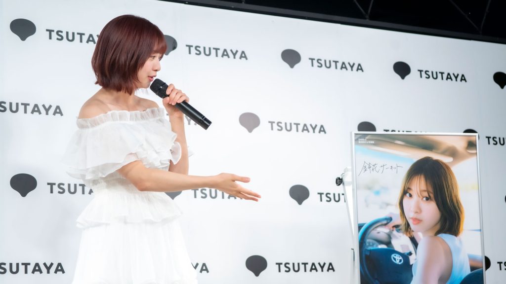 日向坂46・富田鈴花1st写真集『鈴花サーキット』発売記念取材会より