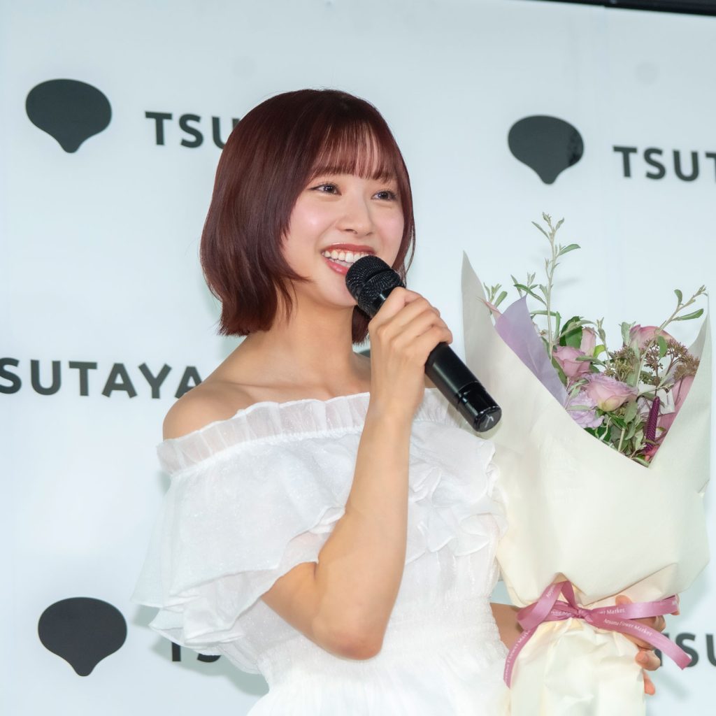 日向坂46・富田鈴花1st写真集『鈴花サーキット』発売記念取材会より