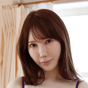 現役OLがグラビア映えした高身長美スタイルでDVDデビュー