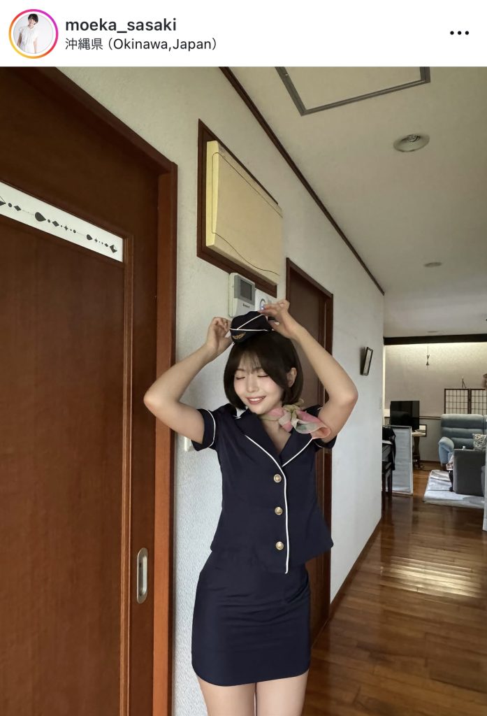 キャビンアテンダントの制服が良く似合う