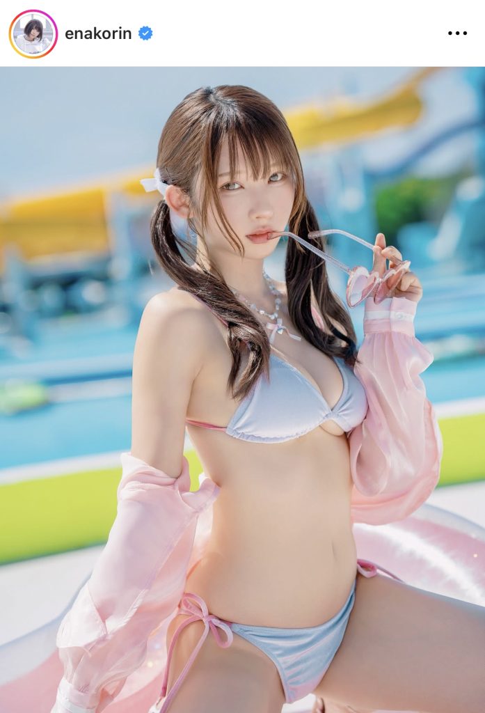 ストライプのビキニもとってもお似合いのえなこ