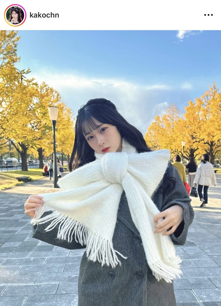 マフラーの結び方が印象的