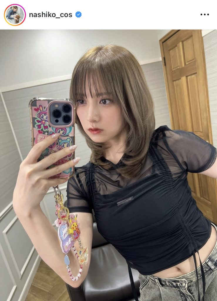 自撮り中の桃月なしこ