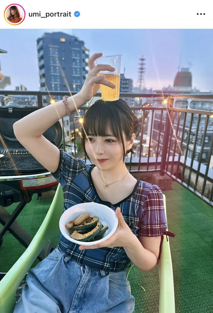 テンションが上がっておちゃめなポーズも