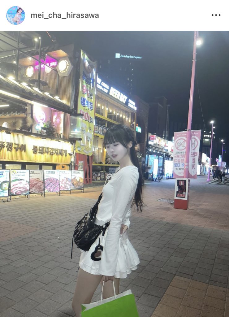 夜の街を歩くめいちゃ