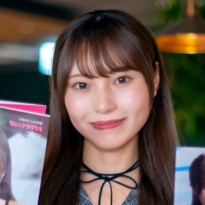 元NGT48川越紗彩1st写真集“特装版”はイエローワンピのアクリルフォトプレート付き