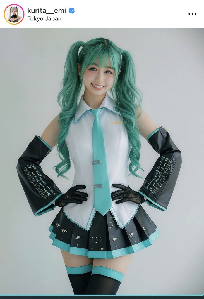 “SNSのフェチ天使”くりえみが初音ミクのコスプレ姿を披露
